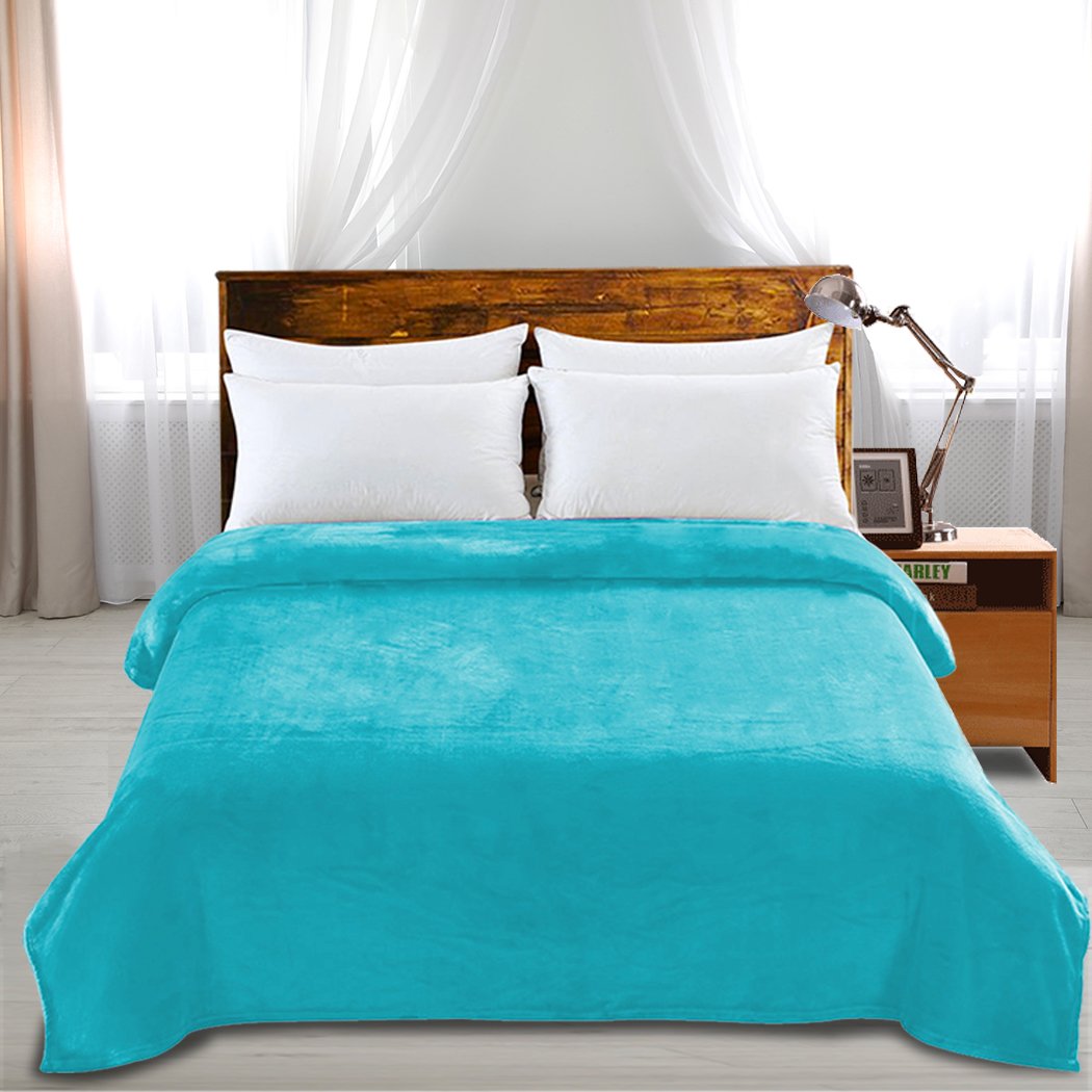 DreamZ 320GSM Ultra Soft Mink Blanket in Teal, showcasing its plush texture and vibrant color, perfect for cozying up.